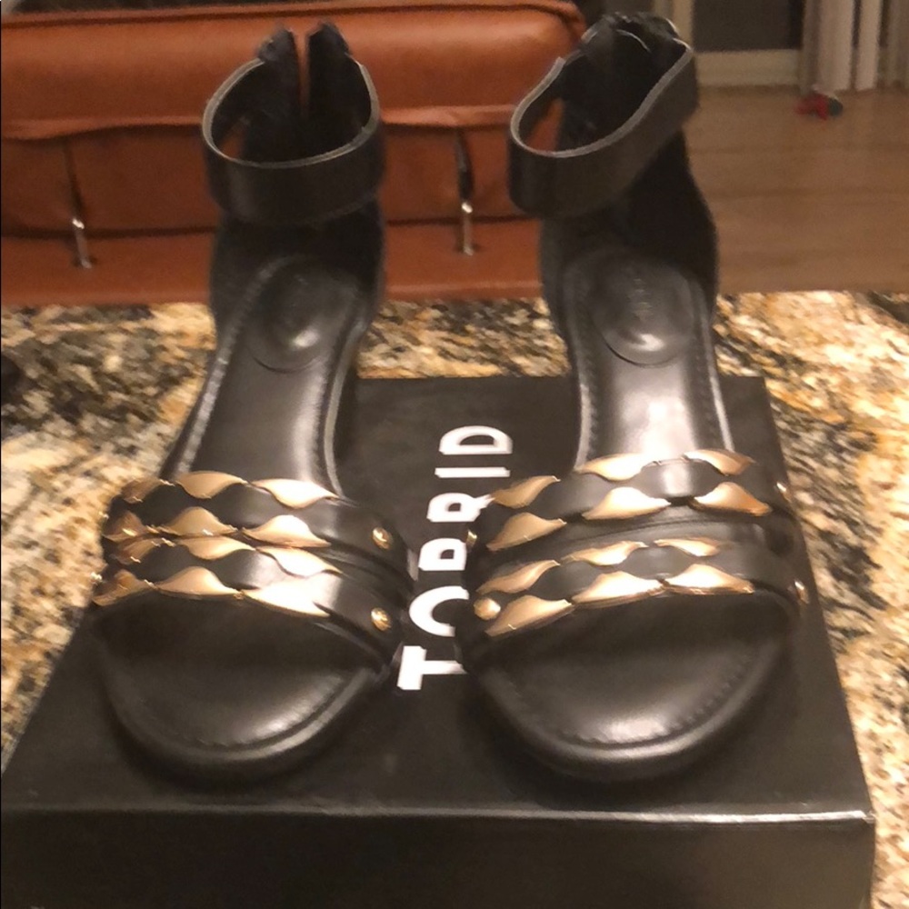 Women’s Torrid black with gold hardware sandals